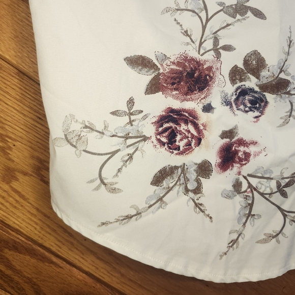 Emery Rose Small White And Floral Airbrush Rose Print Women's Top - Picture 5 of 12